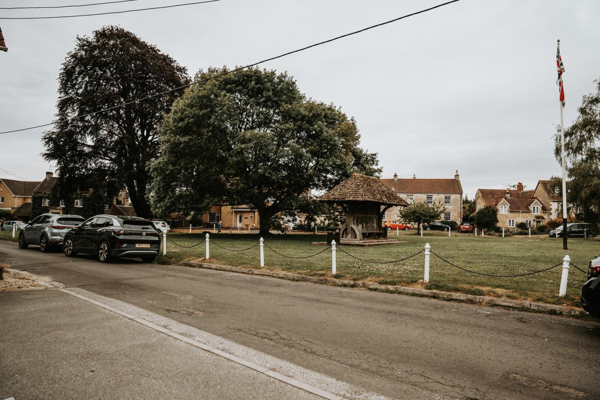 Retreat On The Green Holt  Extérieur photo